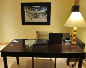 Connected Desk in Saxon Suite