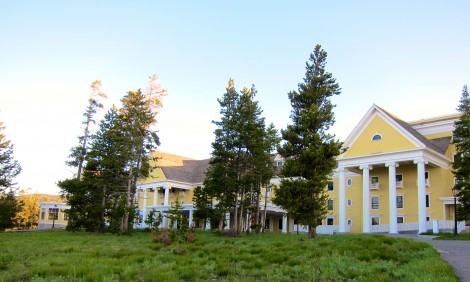 Lake Yellowstone Hotel