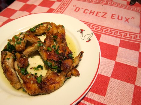 Cuisses de grenouilles fraîches, pointe d’ail (Pan-sautéed fresh frog legs in garlic butter)